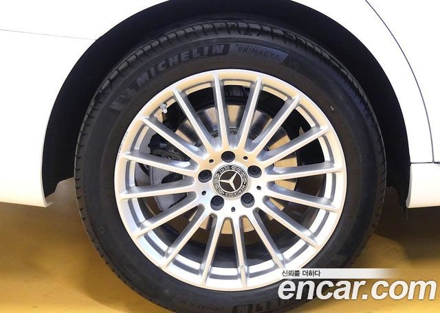 Mercedes-Benz E-Class 2023 — photo 5