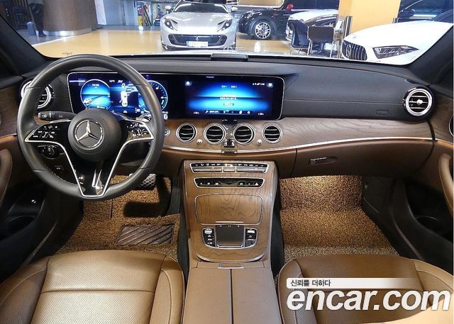 Mercedes-Benz E-Class 2023 — photo 7