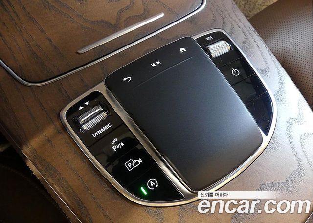 Mercedes-Benz E-Class 2023 — photo 16