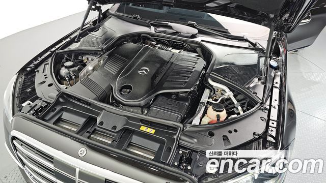 Mercedes-Benz S-Class 2023 — photo 6