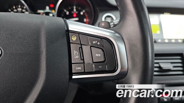 Land Rover Discovery Sport 2017 — photo 10