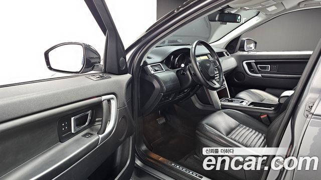 Land Rover Discovery Sport 2017 — photo 11