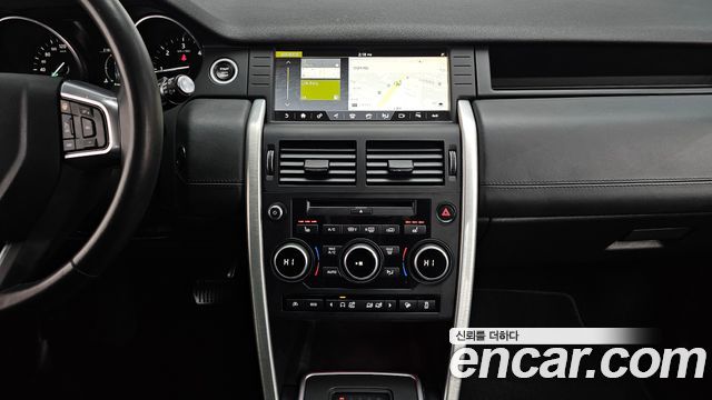 Land Rover Discovery Sport 2017 — photo 14