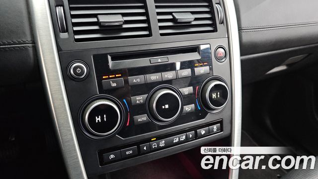 Land Rover Discovery Sport 2017 — photo 17