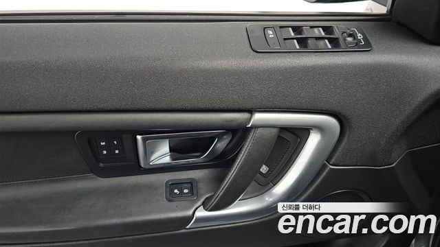 Land Rover Discovery Sport 2017 — photo 18