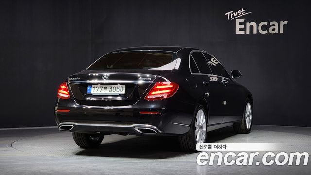 Mercedes-Benz E-Class 2019 — photo 2
