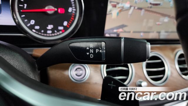 Mercedes-Benz E-Class 2019 — photo 9