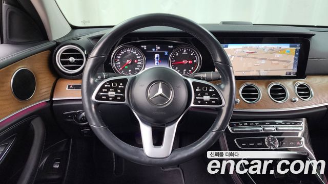 Mercedes-Benz E-Class 2019 — photo 13