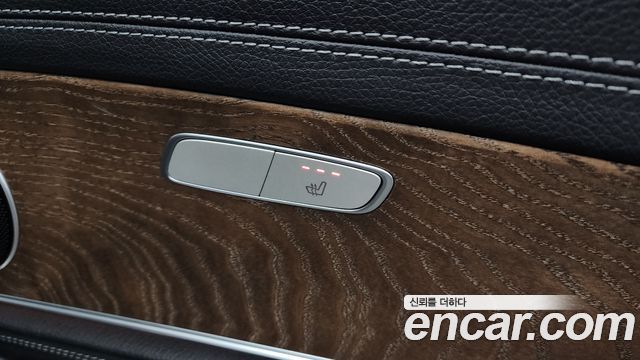 Mercedes-Benz E-Class 2019 — photo 18