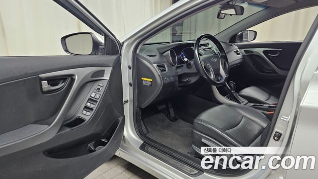 Hyundai AVANTE 2015 — photo 10