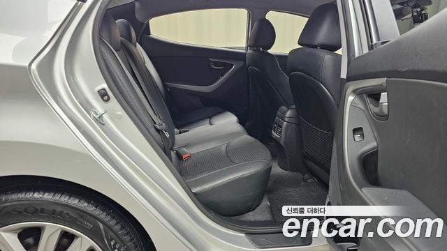Hyundai AVANTE 2015 — photo 12