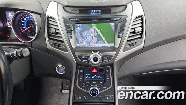 Hyundai AVANTE 2015 — photo 16