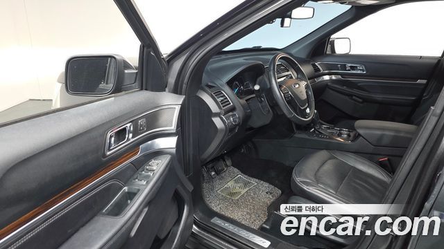 Ford Explorer 2019 — photo 11