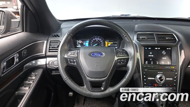 Ford Explorer 2019 — photo 13