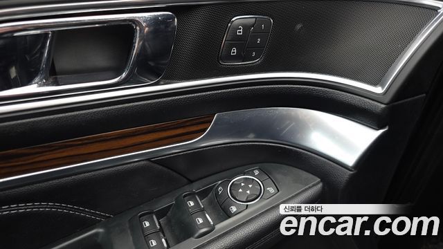 Ford Explorer 2019 — photo 17