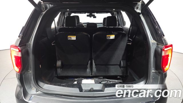 Ford Explorer 2019 — photo 20