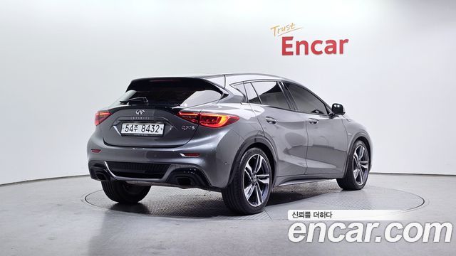 Infiniti Q30 2017 — photo 2