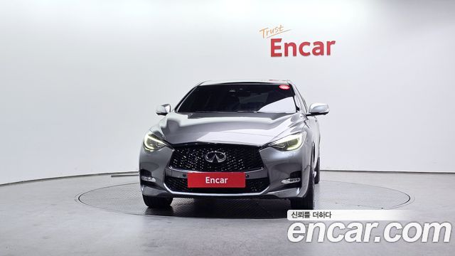Infiniti Q30 2017 — photo 3