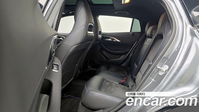 Infiniti Q30 2017 — photo 13