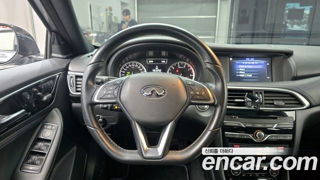 Infiniti Q30 2017 — photo 14