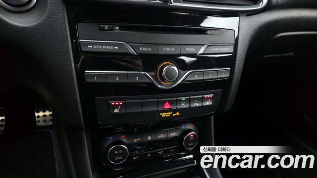 Infiniti Q30 2017 — photo 17