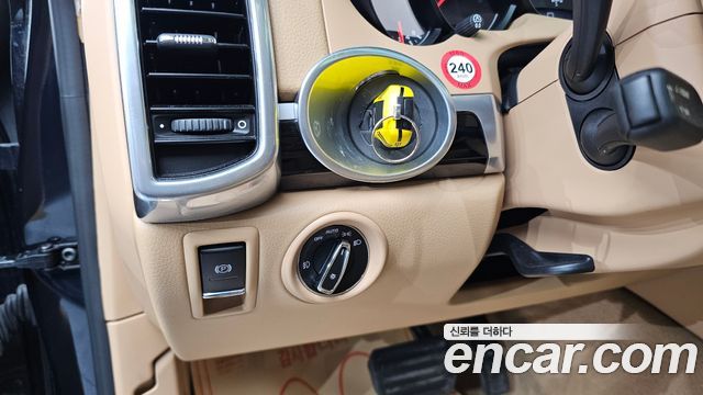Porsche Cayenne 2016 — photo 14