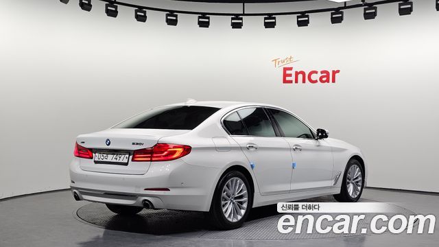 BMW 5-Series 2018 — photo 2
