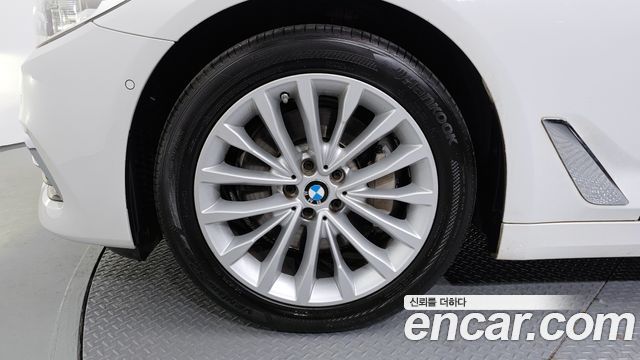 BMW 5-Series 2018 — photo 5