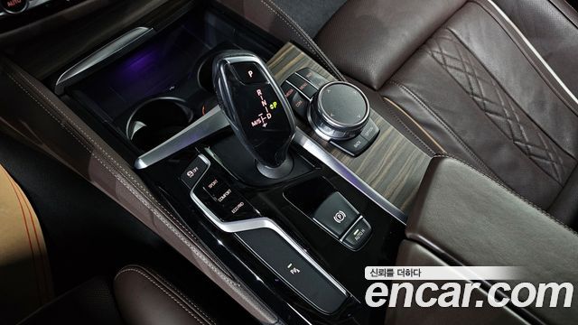 BMW 5-Series 2018 — photo 9