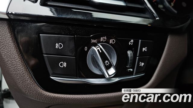 BMW 5-Series 2018 — photo 13
