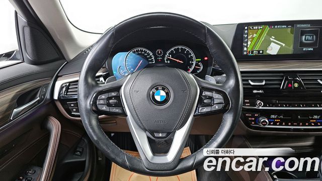 BMW 5-Series 2018 — photo 14