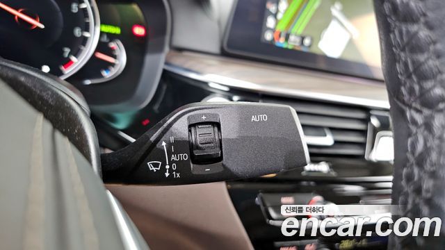 BMW 5-Series 2018 — photo 15