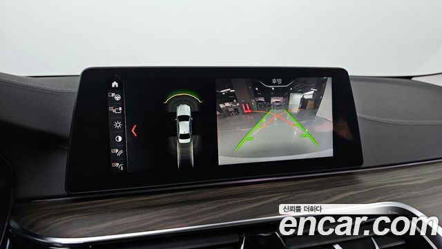 BMW 5-Series 2018 — photo 17