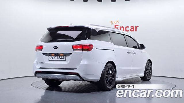 Kia Canival 2015 — photo 2