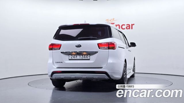 Kia Canival 2015 — photo 4