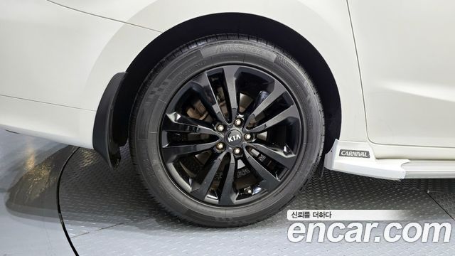 Kia Canival 2015 — photo 5