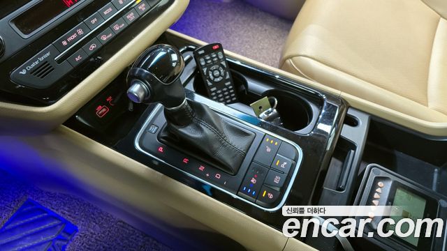 Kia Canival 2015 — photo 9