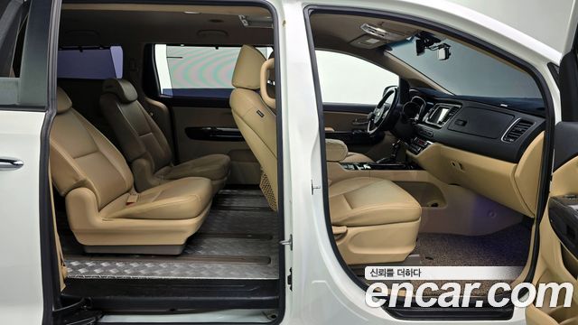 Kia Canival 2015 — photo 10