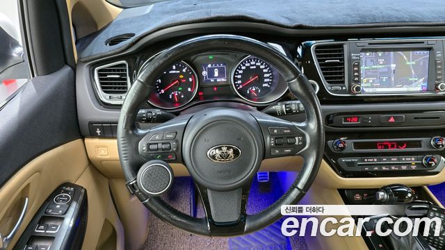 Kia Canival 2015 — photo 13