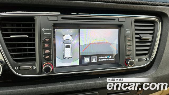 Kia Canival 2015 — photo 16