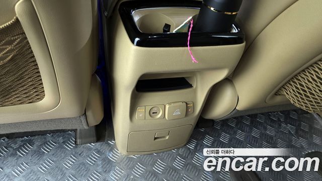 Kia Canival 2015 — photo 18