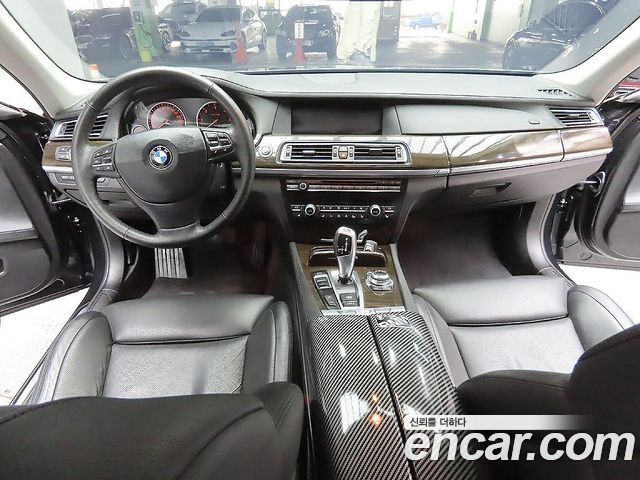BMW 7-Series 2012 — photo 7
