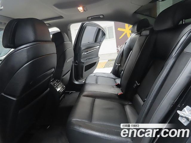 BMW 7-Series 2012 — photo 10