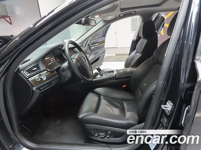 BMW 7-Series 2012 — photo 12