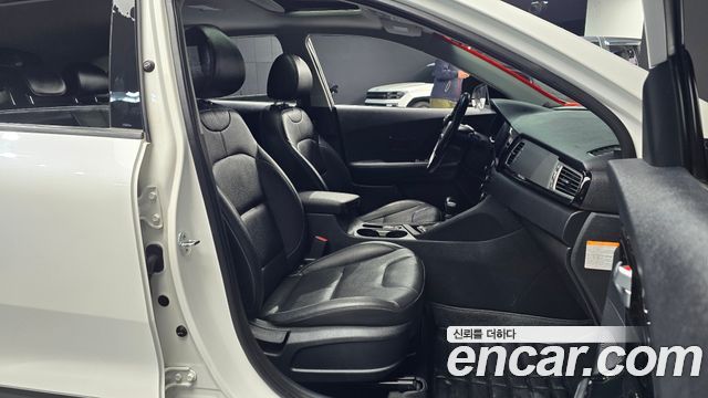 Kia Niro 2017 — photo 10