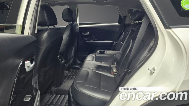 Kia Niro 2017 — photo 12