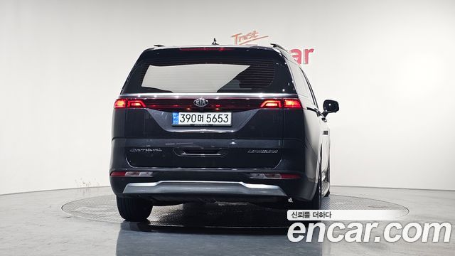 Kia Canival 2021 — photo 4