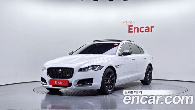 Jaguar XF 2018 — photo 1