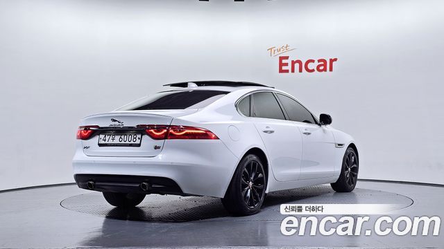 Jaguar XF 2018 — photo 2
