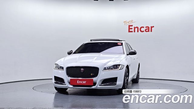Jaguar XF 2018 — photo 3
